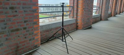 Stand for holographic fan Set up your holographic fan wherever you want with this telescopic stand