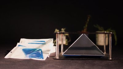 Pixel kit This is the perfect kit to discover or make people discover the Pixel range: our pocket holograms, for smartphones or tablets. The kit contains 5 Pixel pyramids for smartphones and 1 Pixel XL pyramid for tablets.