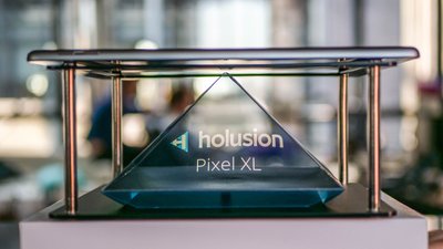 Pixel XL The Pixel XL is a holographic pyramid specially designed for 10" to 13" tablets. Thanks to the Pixel XL, you can display holograms, visible over 360°, using an optical illusion which gives the impression of 3D picture floating just under your tablet.